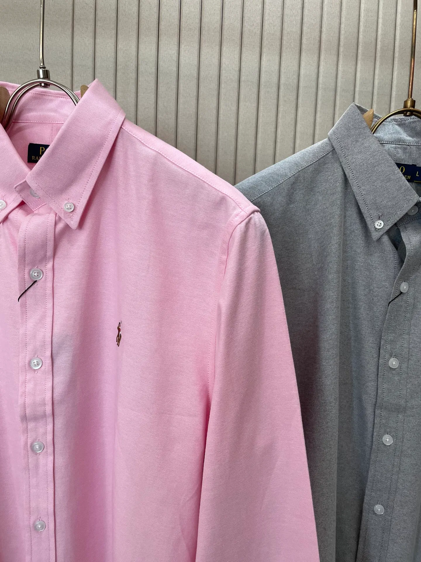 P220 🌸🌸🌸 POLO Ralph Lauren [High Quality] Classic shirt! Classic casual shirt made of pure cotton fabric with unique design, simple, clean and classic version design. It is a versatile style that can be switched at will. The fabric feels soft and delicate, highly breathable, close to the skin and comfortable to wear. It can be worn alone as an inner layer. Its versatile performance is beyond your imagination! The upper body of the ready-to-wear is simple and classic yet elegant! Size:M-XXL